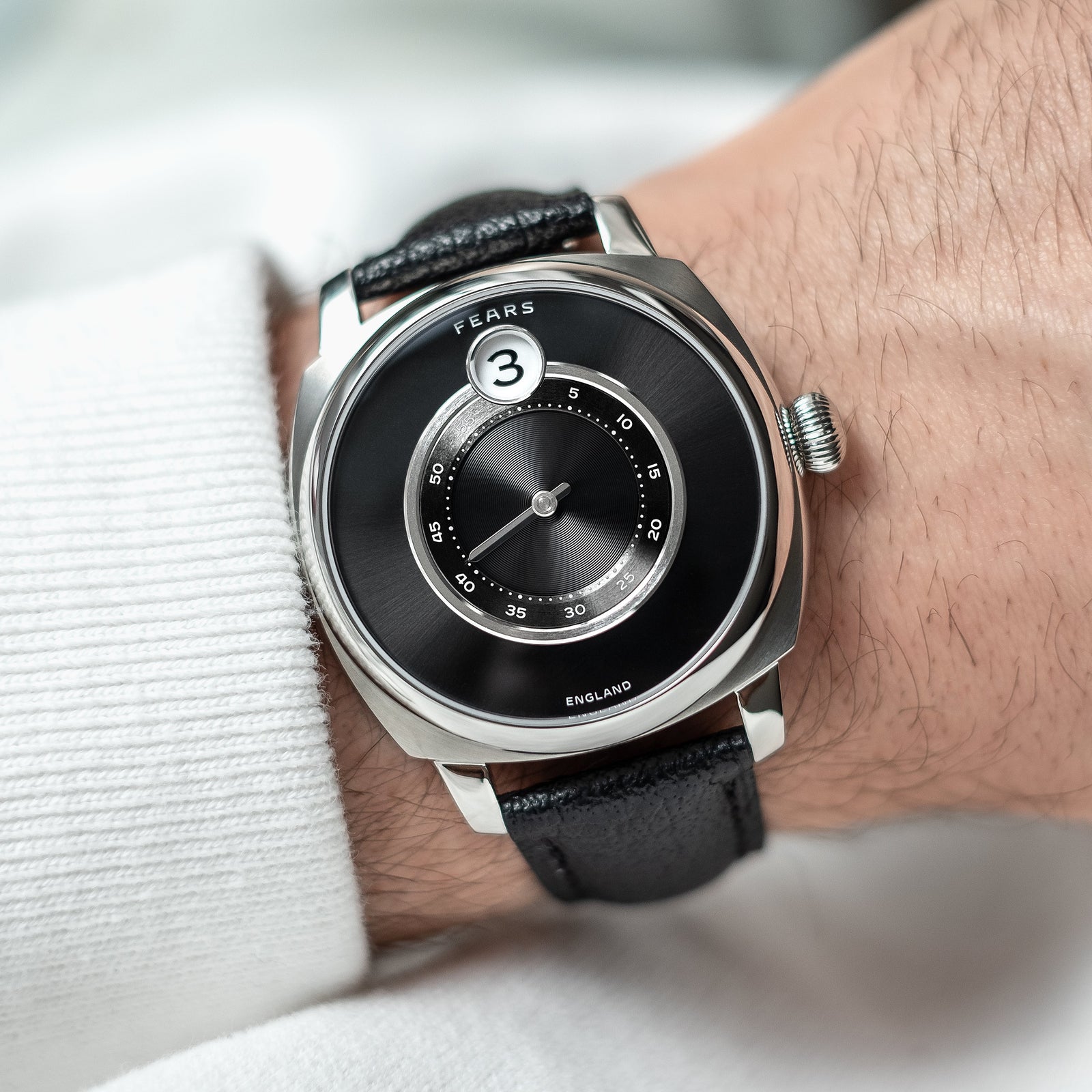 Fears Brunswick 40.5 Jump Hour Raven Black – Fears Watch Company